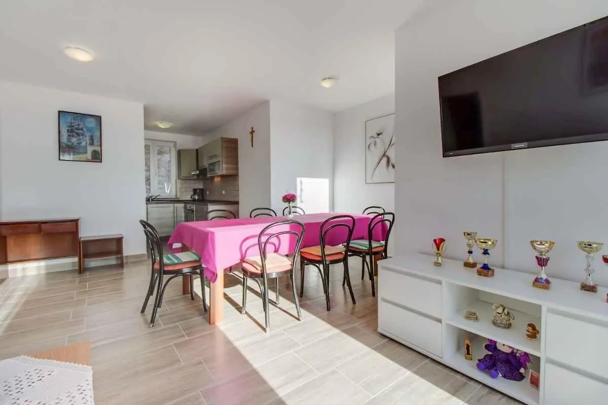 Apartment In Cunski/Insel Losinj 15045 Cunski